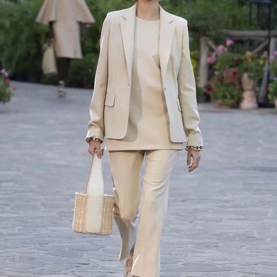 Un nuovo tipo di fibra elastica -- SPH
